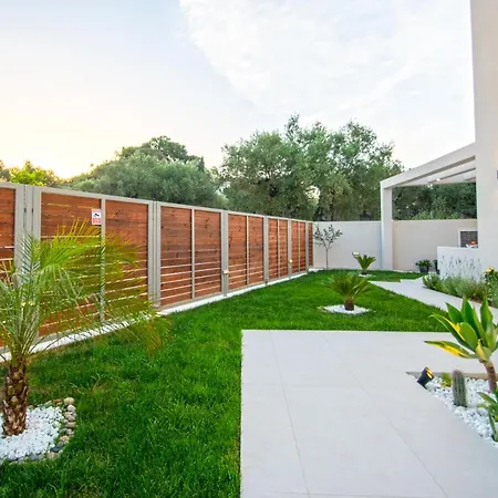 Grande Mandi & Jani By 